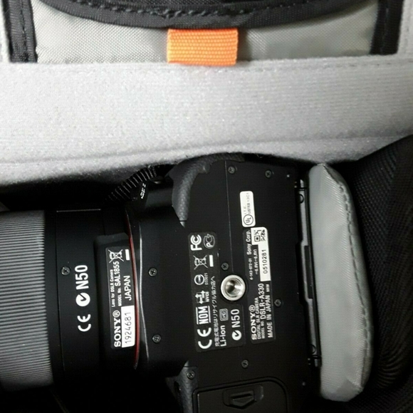 Sony A330 DSLR 10.2 mp Camera with MANY EXTRAS - Picture 5 of 7